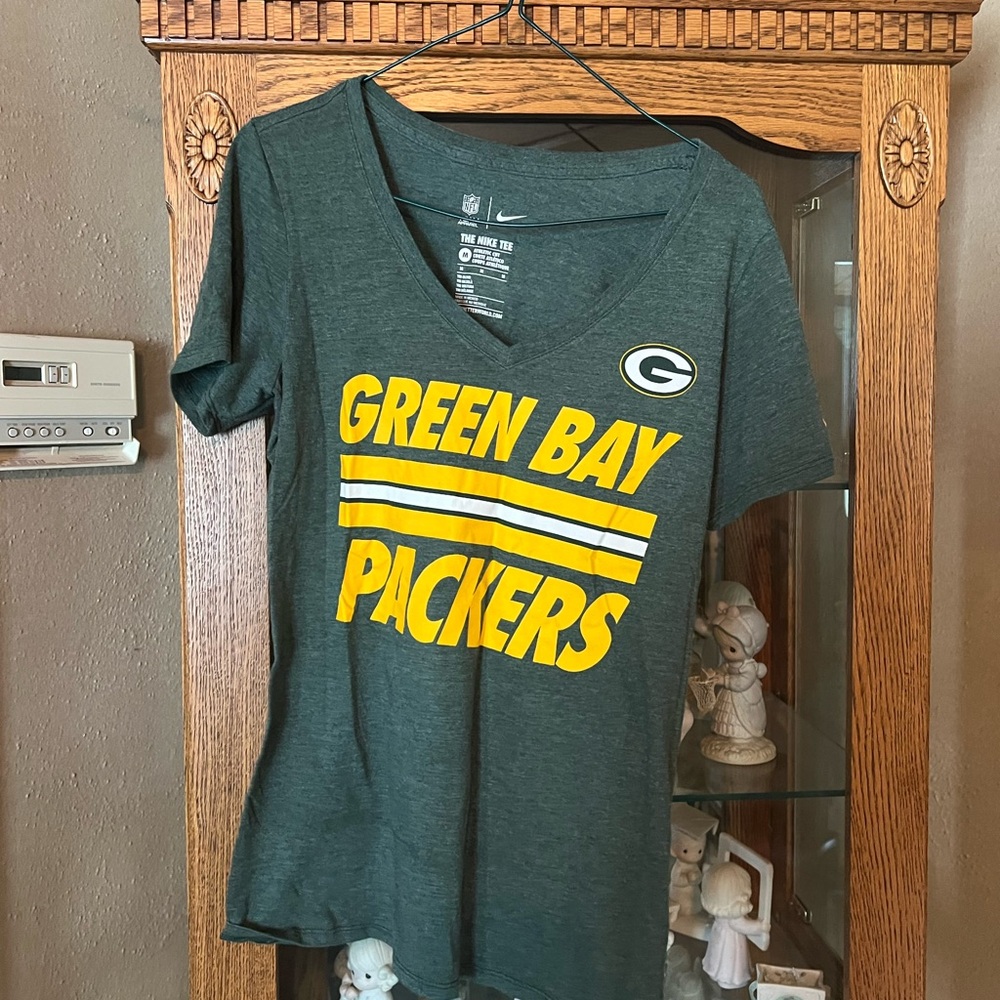 Nike Packers Women’s Tshirt Size Medium